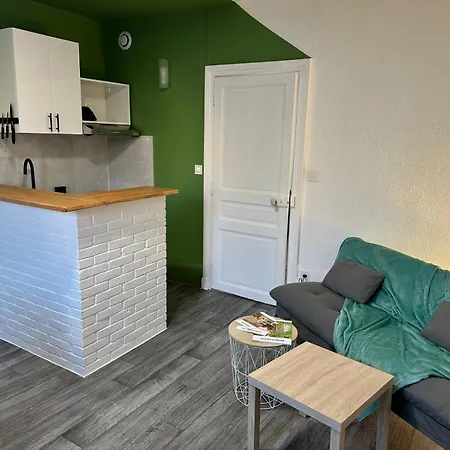 Le Montluspot Apartment *